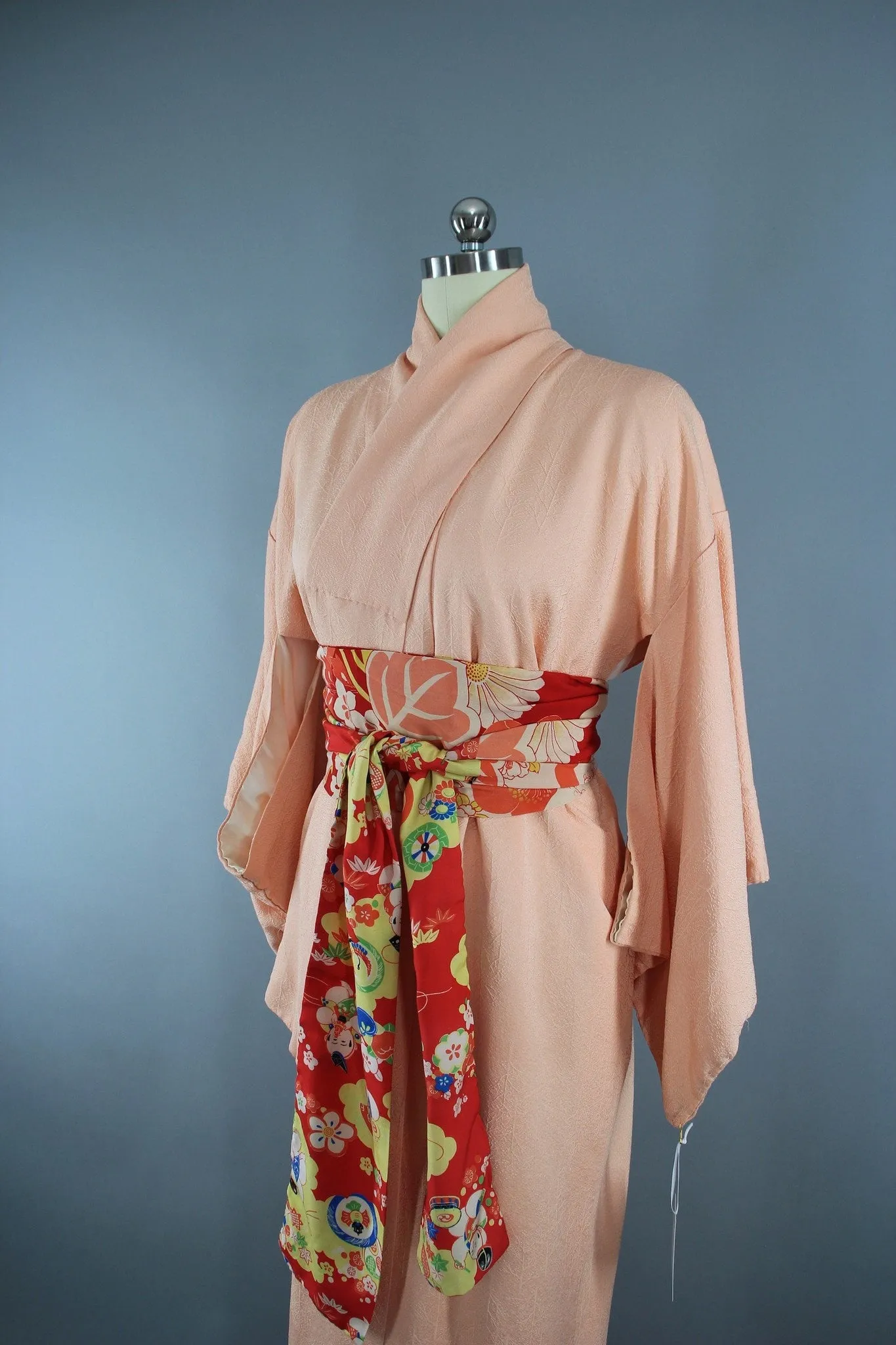 1950s Vintage Silk Kimono Robe in Pastel Peach with Woven Trees