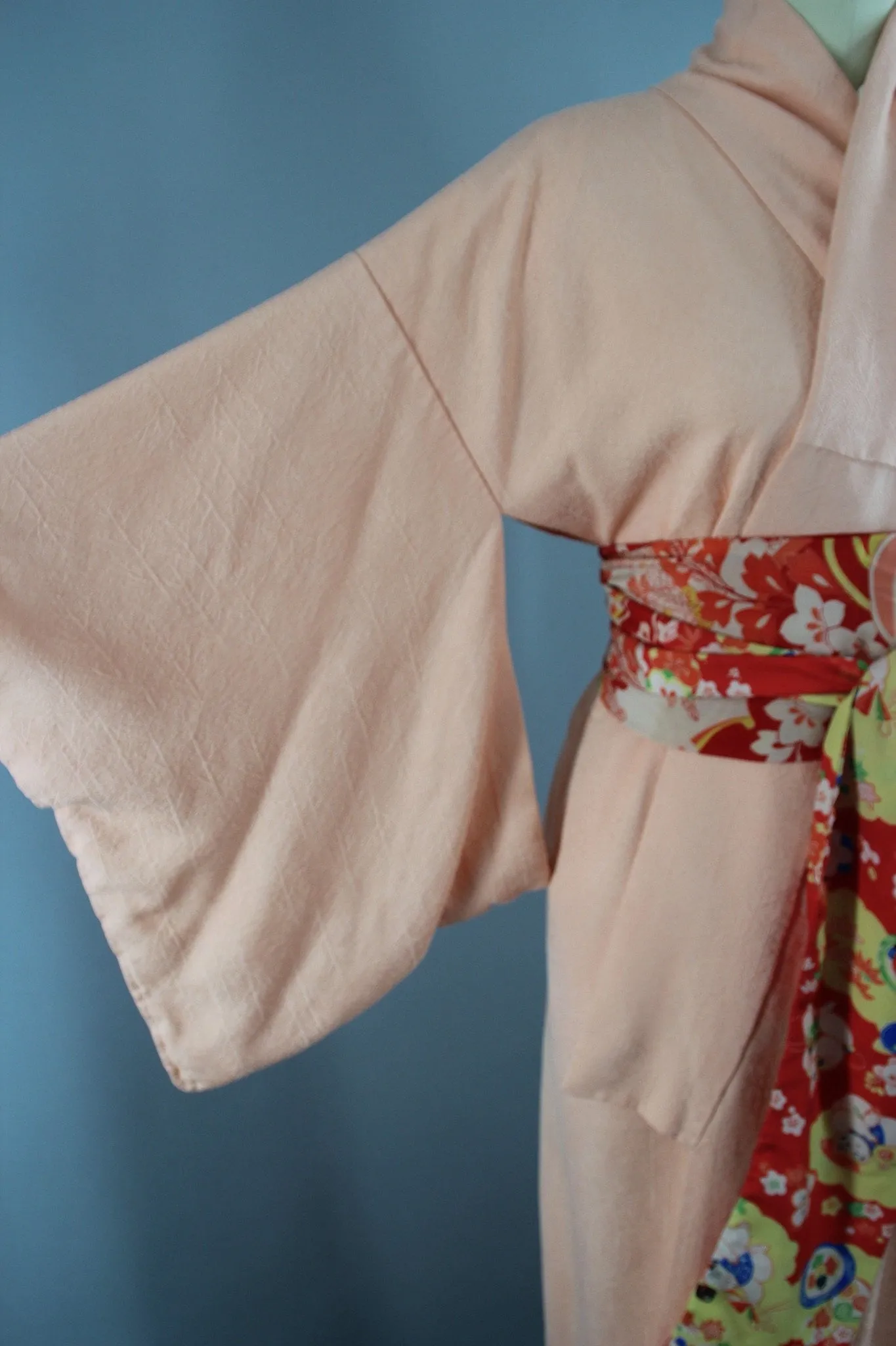 1950s Vintage Silk Kimono Robe in Pastel Peach with Woven Trees