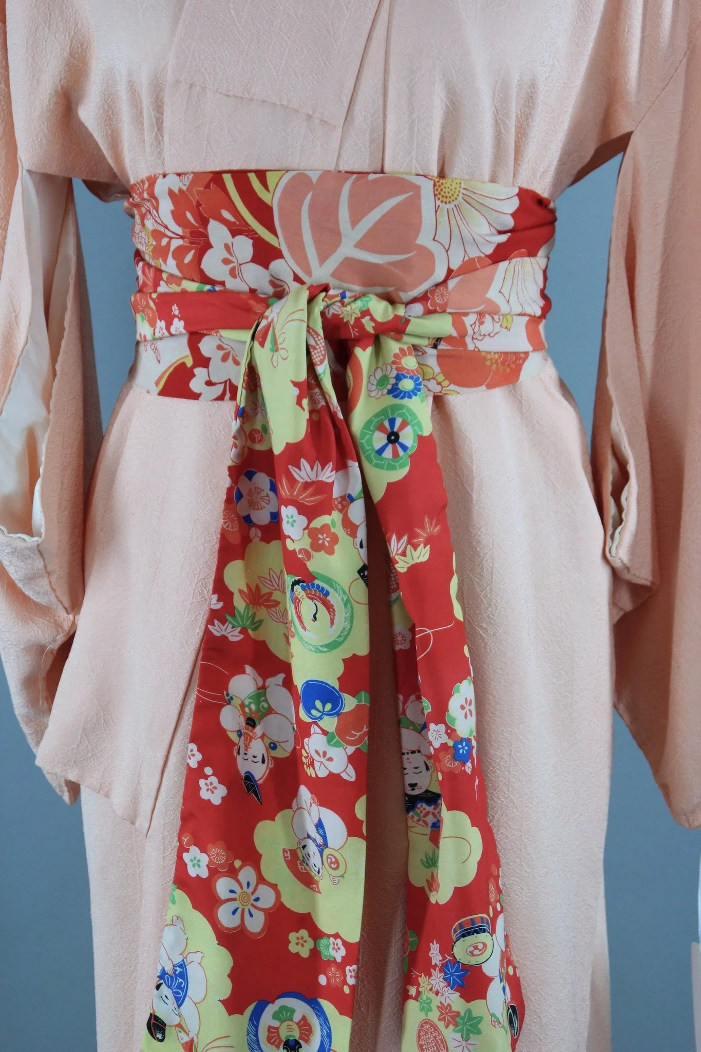 1950s Vintage Silk Kimono Robe in Pastel Peach with Woven Trees