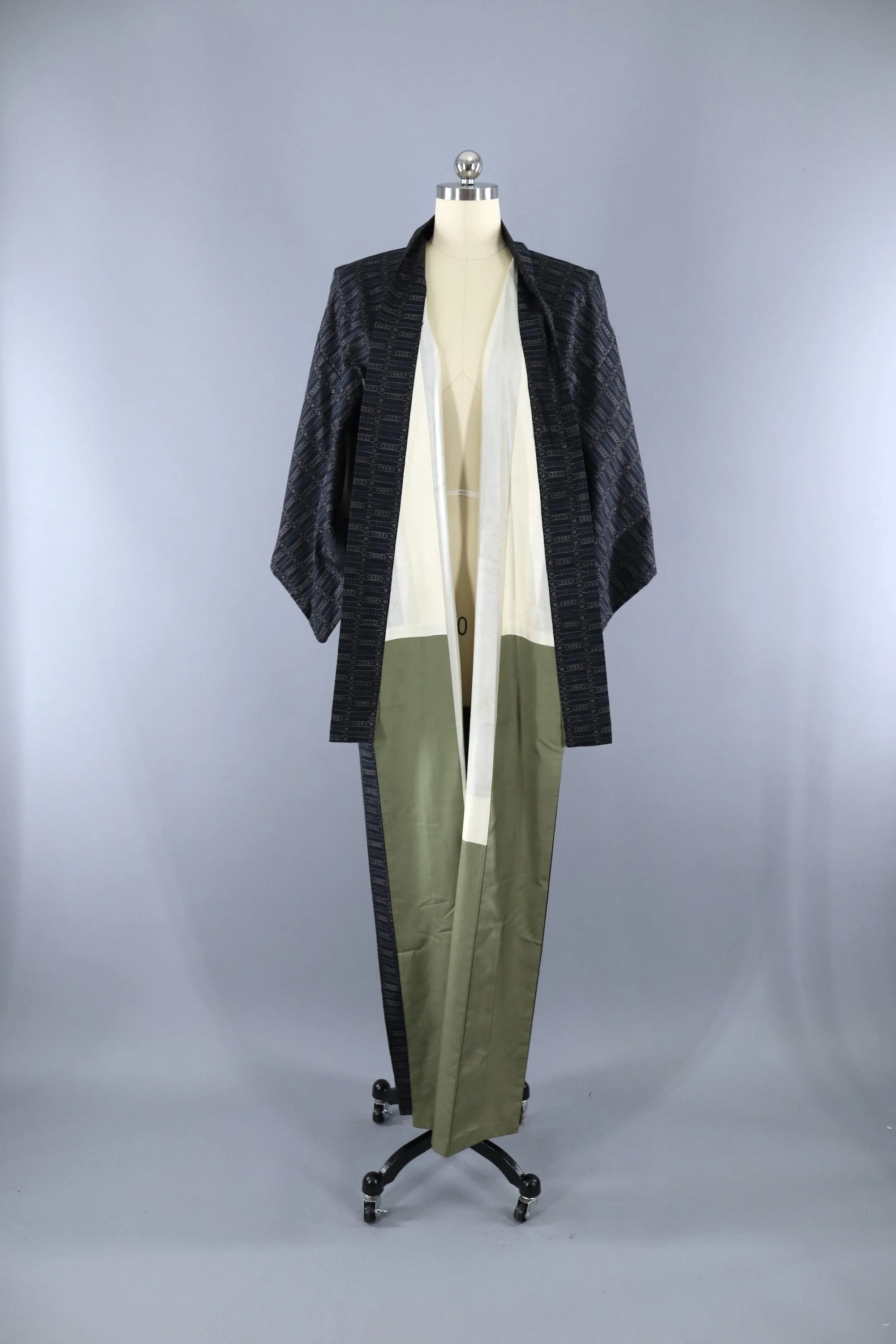Vintage 1950s Silk Kimono Robe / Blue & Black Dotted Ikat