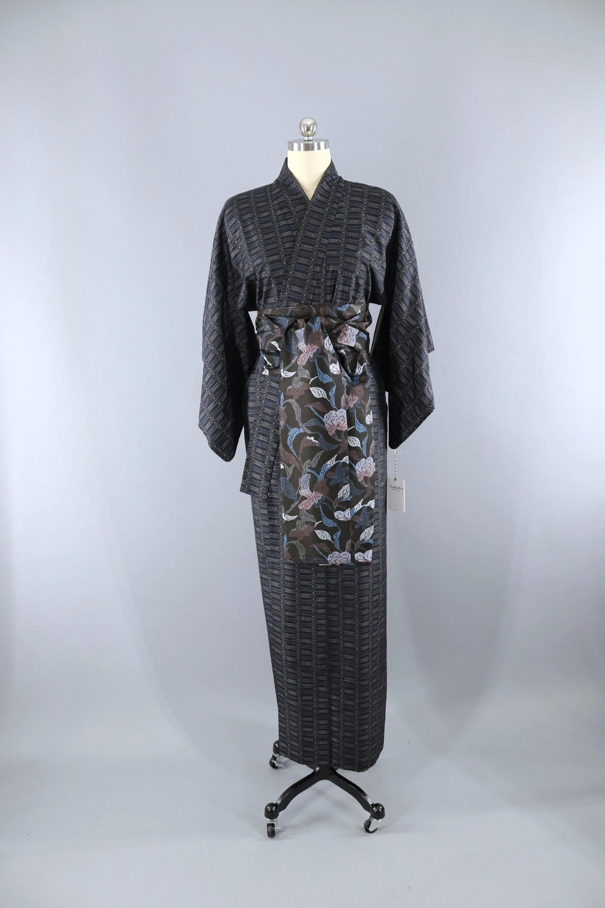 Vintage 1950s Silk Kimono Robe / Blue & Black Dotted Ikat